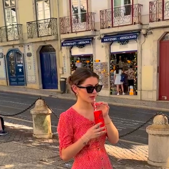 Meet your Posher, Jennifer - Picture 1 of 1